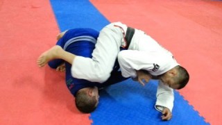 Rolling Arm Switch Armbar from Closed Guard- Guillaume (Gile) Huni