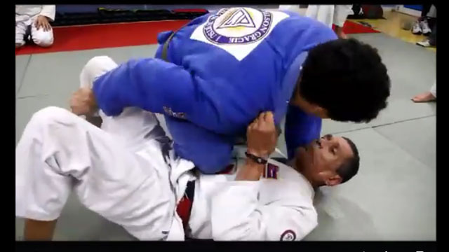 Knee on belly counter with armlock-Relson Gracie