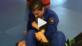Quick arm bar from side control – Jean Jacques Machado