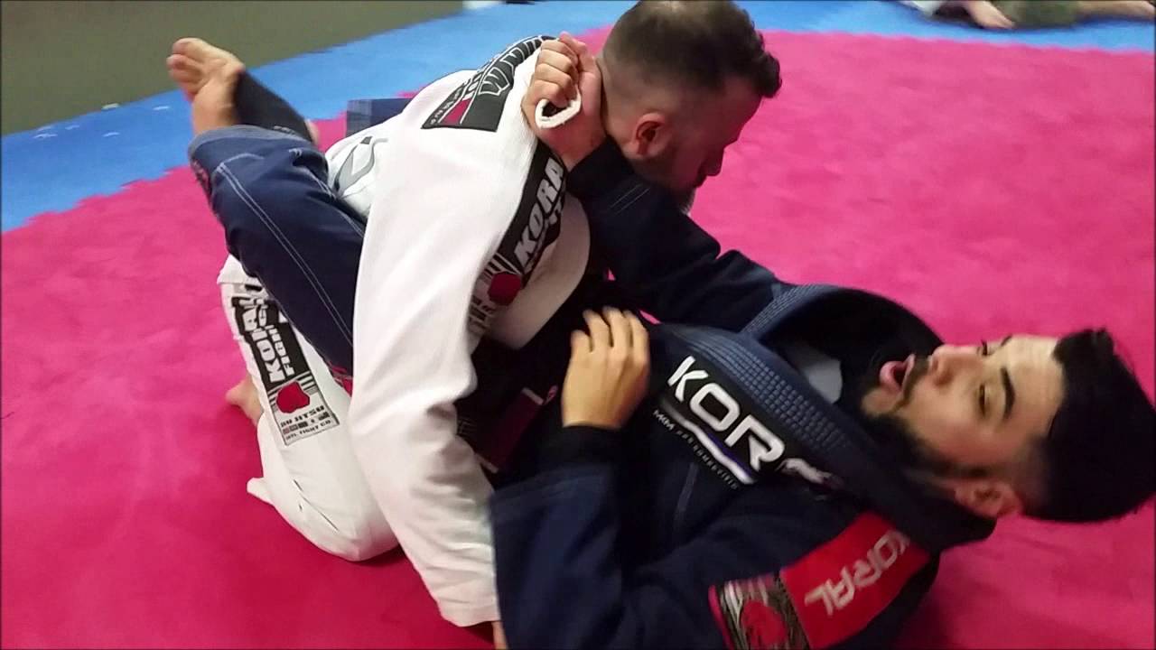 Details for armbar and lapel choke Finish-  André Machado