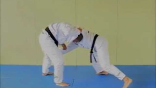 Young Andre Galvao Teaches Standing Loop Choke