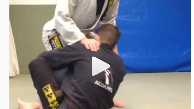 Great transition from single leg x to the triangle – Gabriel Bergami
