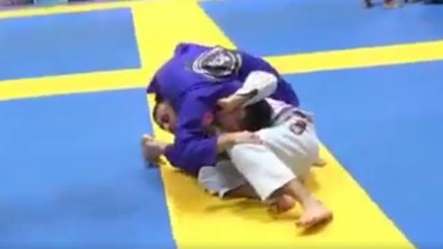 Sick loop choke from standing position by Cemîl Karahan @ EURO 2017