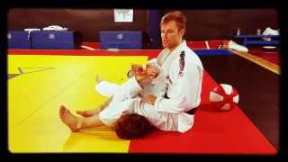 A really Nice Way to Counter Armbar Defense – William Schrimsher
