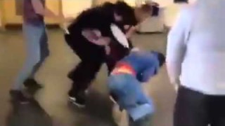 Guy Grapples His Way Out 4vs1 Fight