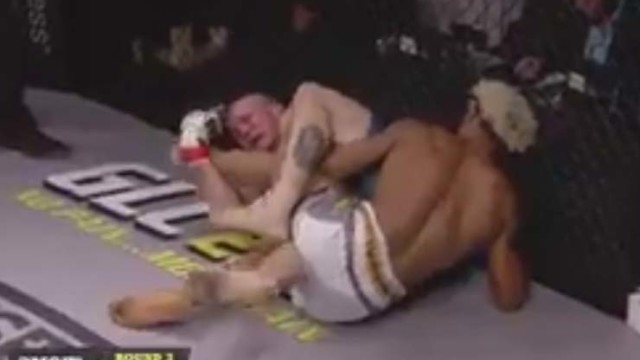 Fight Ends in a Gnarly Comeback Kneebar