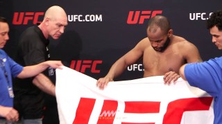 Daniel Cormier Presses On Towel To Cheat Scale At UFC 210 Weigh Ins