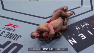 UFC 211 Submission Of The Night – Gadzhimurad Antigulov vs Joachim Christensen