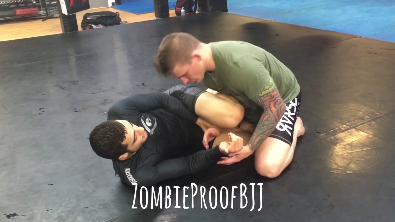 Oliver Taza Showing An ArmDrag From Knee Shield
