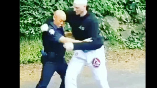 Cop Demonstrates Great Jiu-Jitsu In Restraining of Suspect