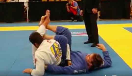Clark Gracie’s Uses a Unique Omoplata at Masters Worlds