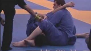 One of the best comeback to win match in jiujitsu. Neiman Gracie follows the ‘won’t tap to joint locks’ gracie rule.