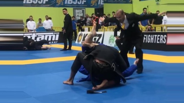 Tommy Langaker Tapps out Erberth Santos With a triangle choke – Euros 2018