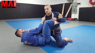 Fundamental postures when passing the guard